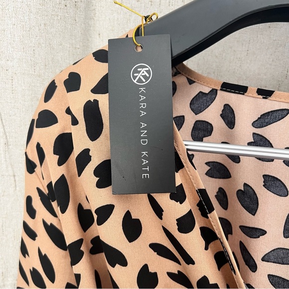 Graphic Wrap Peplum Blouse - Picture 4 of 5